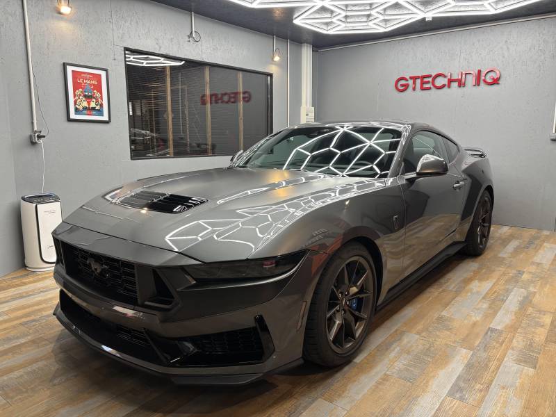 FORD MUSTANG DARK HORSE